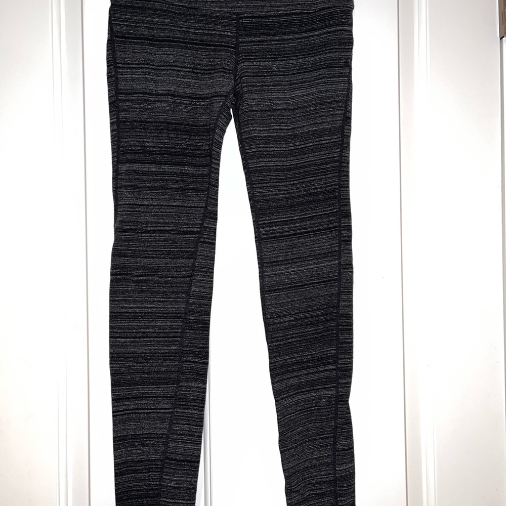 2/$15 Woman’s GapFit small legging (black/white/gray) - Picture 3 of 8